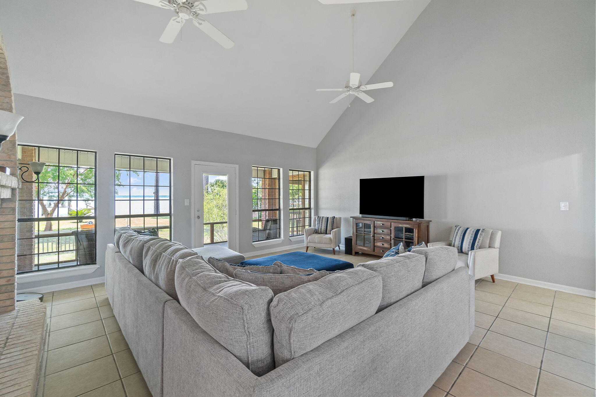 933 Dolphin Road Milton, FL 32583 - Photo 10 of 75 Living Room
