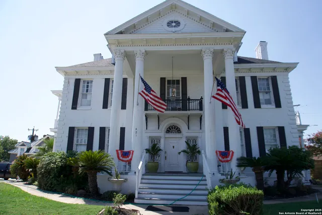 a front view of house with yard