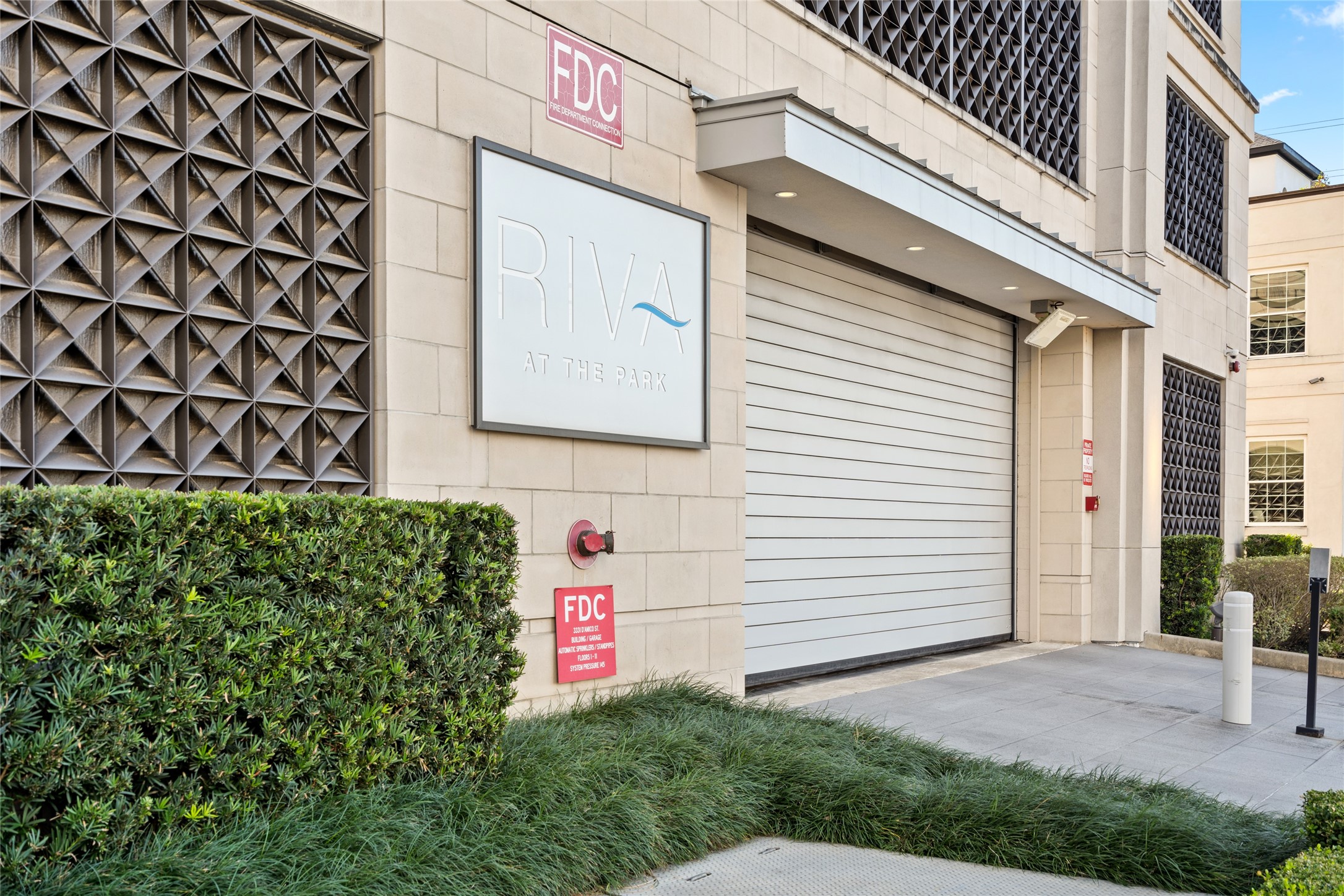 3331 D'Amico Street, Unit 404 Houston, TX 77019 - Photo 21 of 22 a sign that is on the side of a building