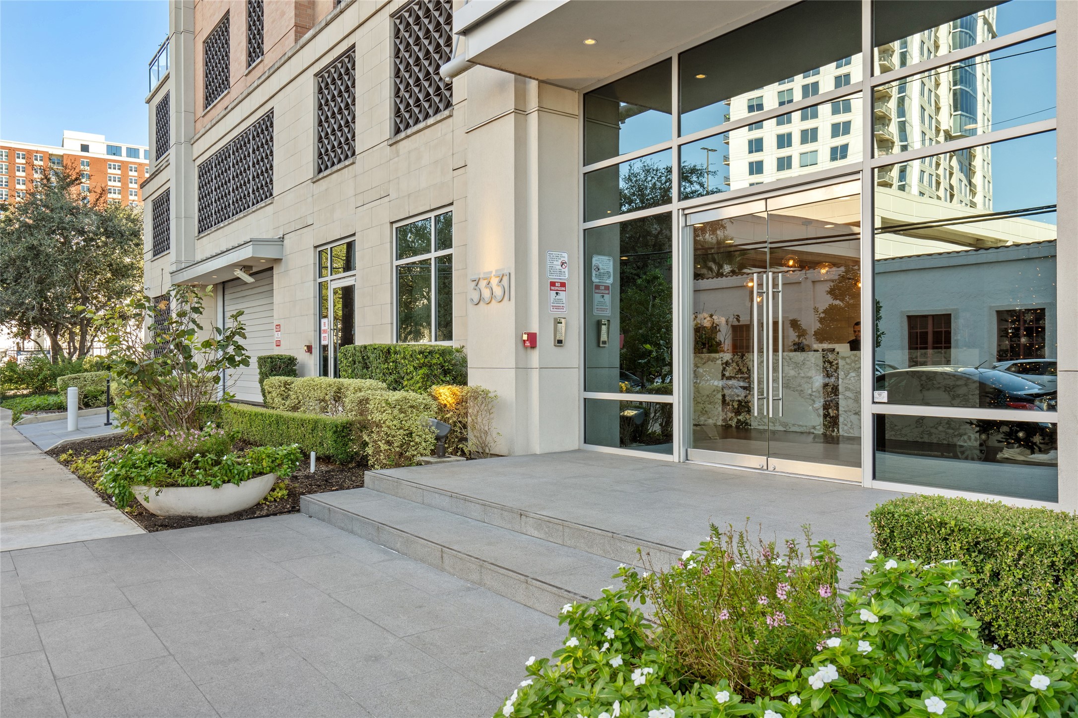 3331 D'Amico Street, Unit 404 Houston, TX 77019 - Photo 5 of 22 front view of a building