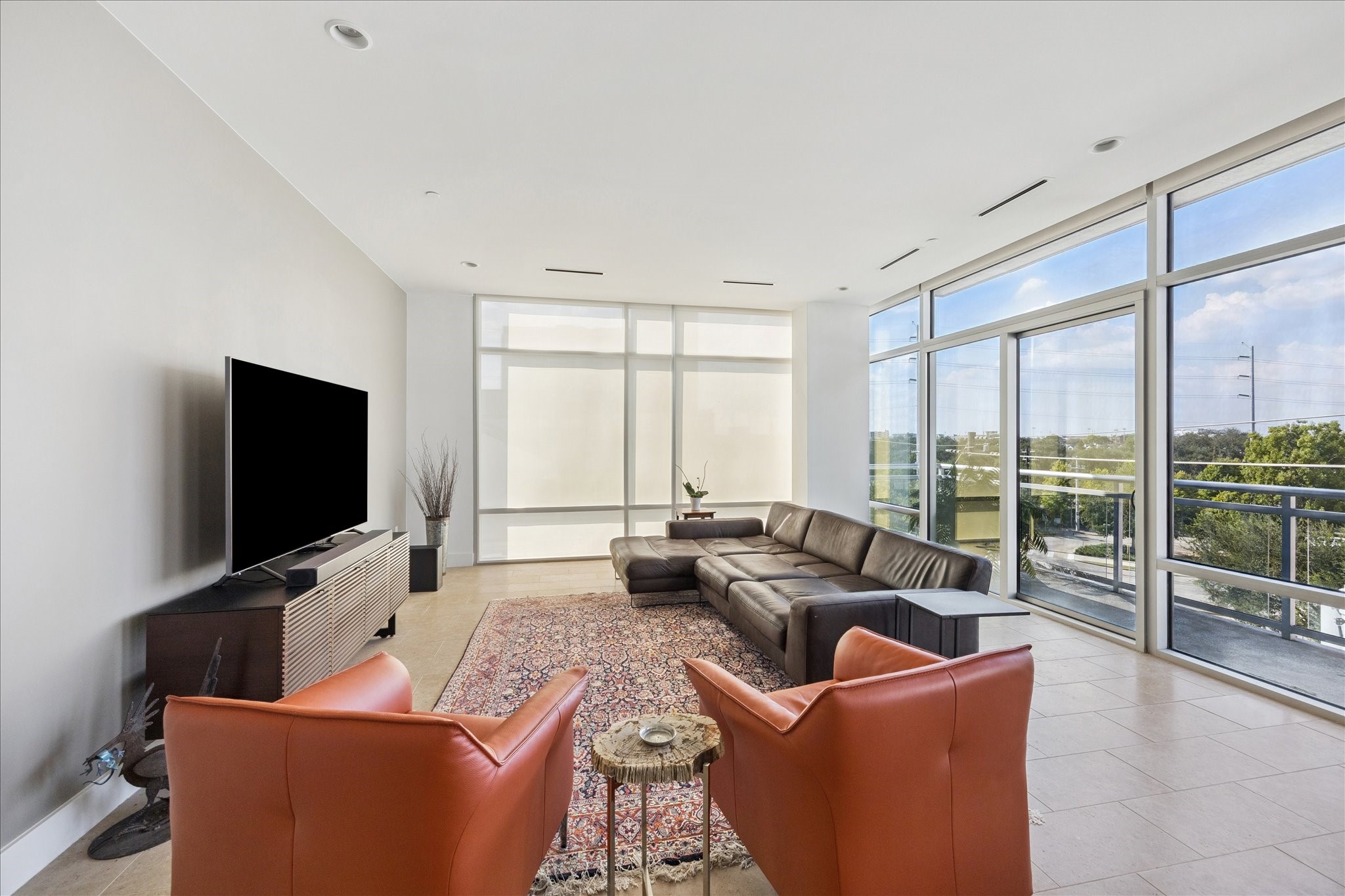 3331 D'Amico Street, Unit 404 Houston, TX 77019 - Photo 9 of 22 a living room with furniture and a flat screen tv