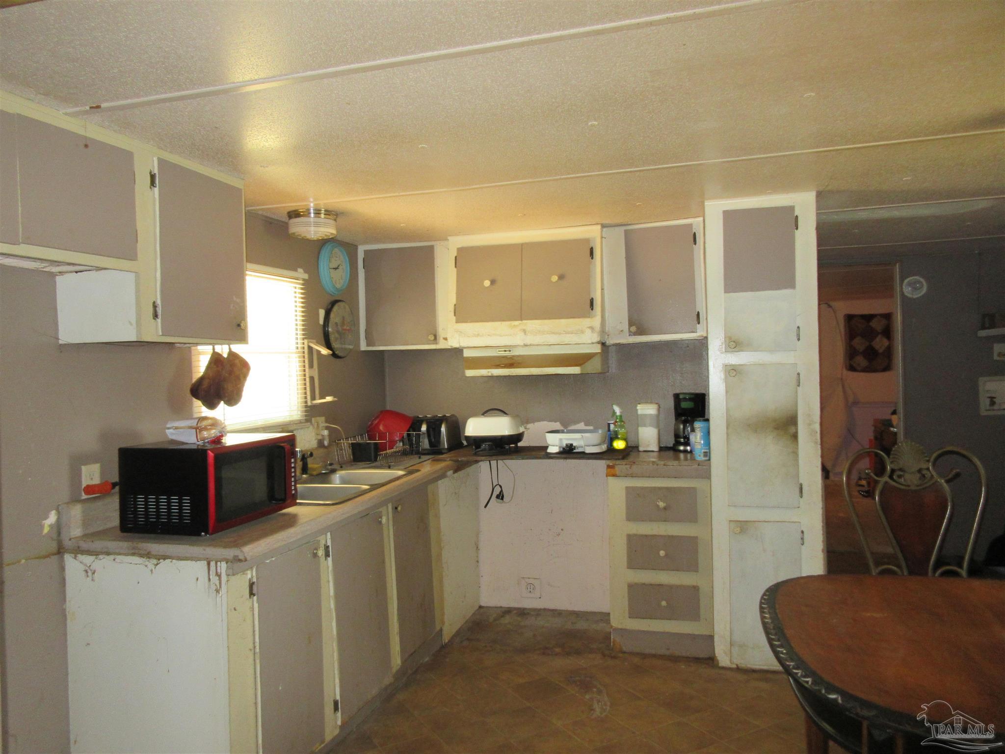 4715 Christopher Lane Milton, FL 32583 - Photo 7 of 40 Gallery Image 7