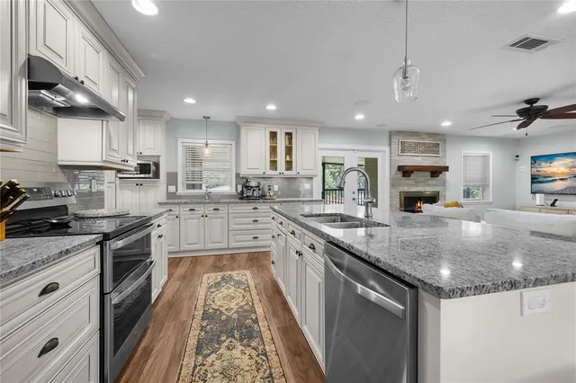 $3,250 | 2026 Northwest 19th Lane, Gainesville, FL 32605