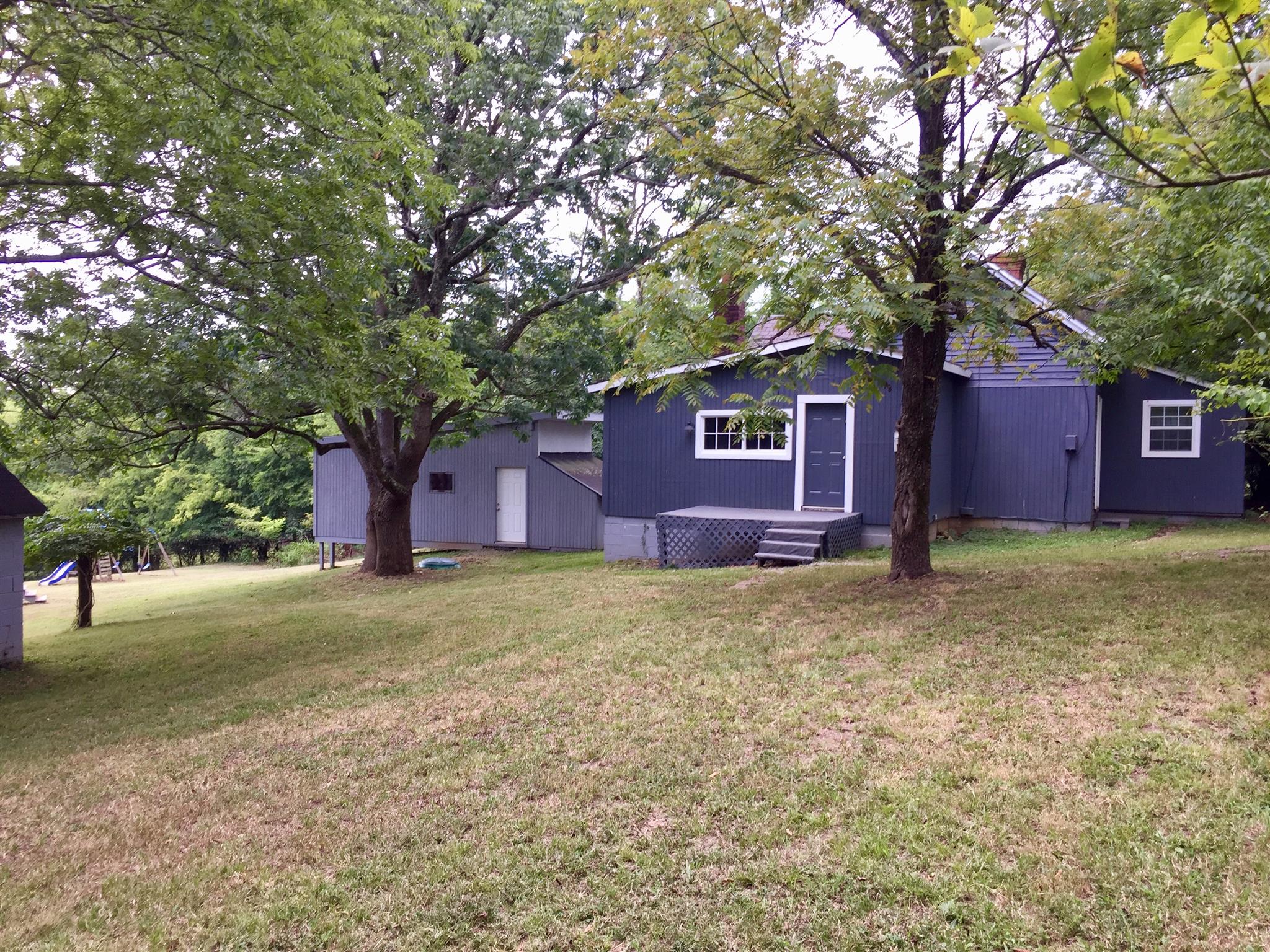 112 2 Valley Road Hendersonville, TN 37075 - Photo 1 of 25 a large tree in front of a house