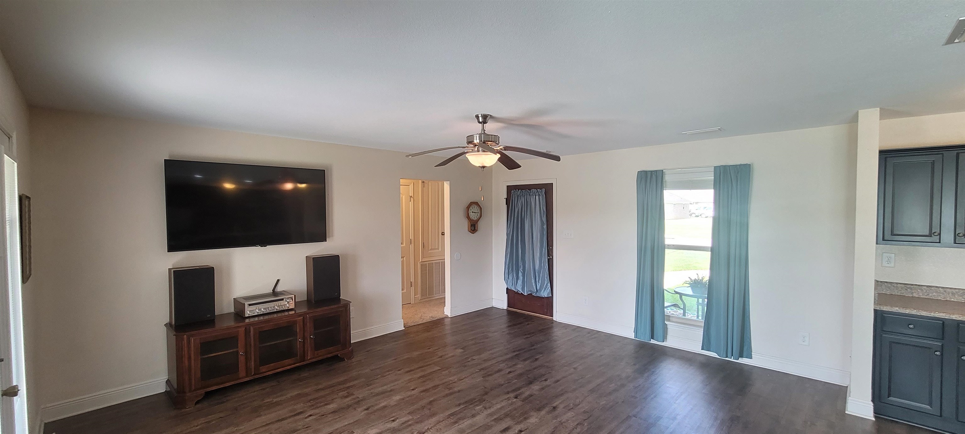 21628 Talbot Lane Robertsdale, AL 36567 - Photo 16 of 28 Living Room