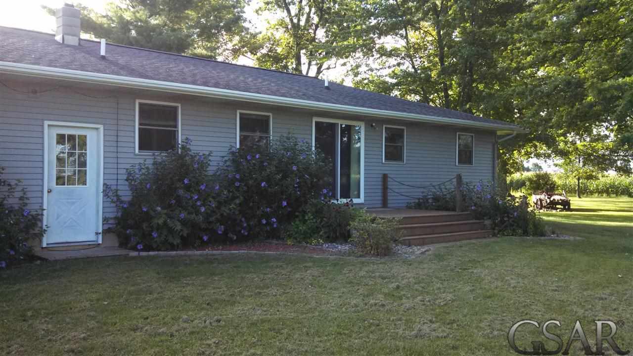 18100 Stuart Road Chesaning, MI 48616 - Photo 3 of 14 31161426-2.JPG