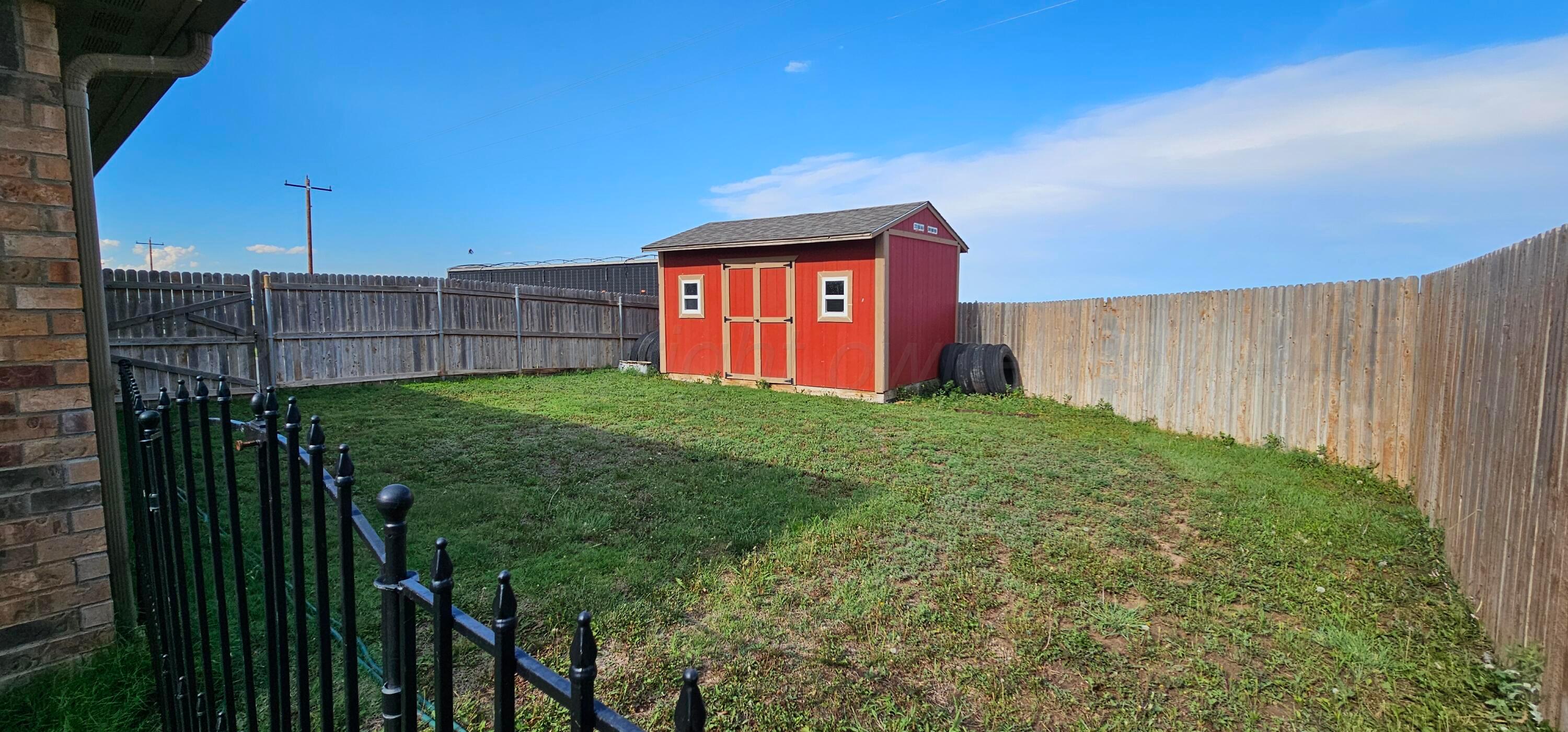 1819 Wagon Trail Road Dalhart, TX 79022 - Photo 15 of 15 a view of a back yard