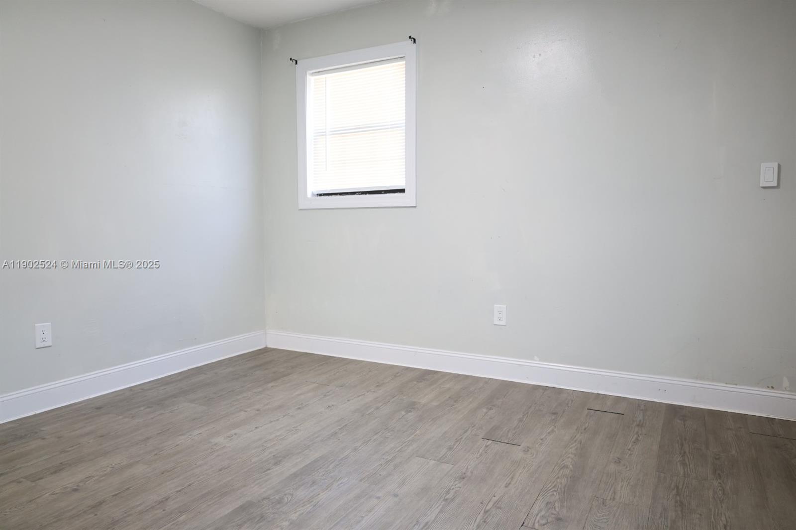 3216 22nd Street Southwest Lehigh Acres, FL 33976 - Photo 15 of 28 an empty room with a window
