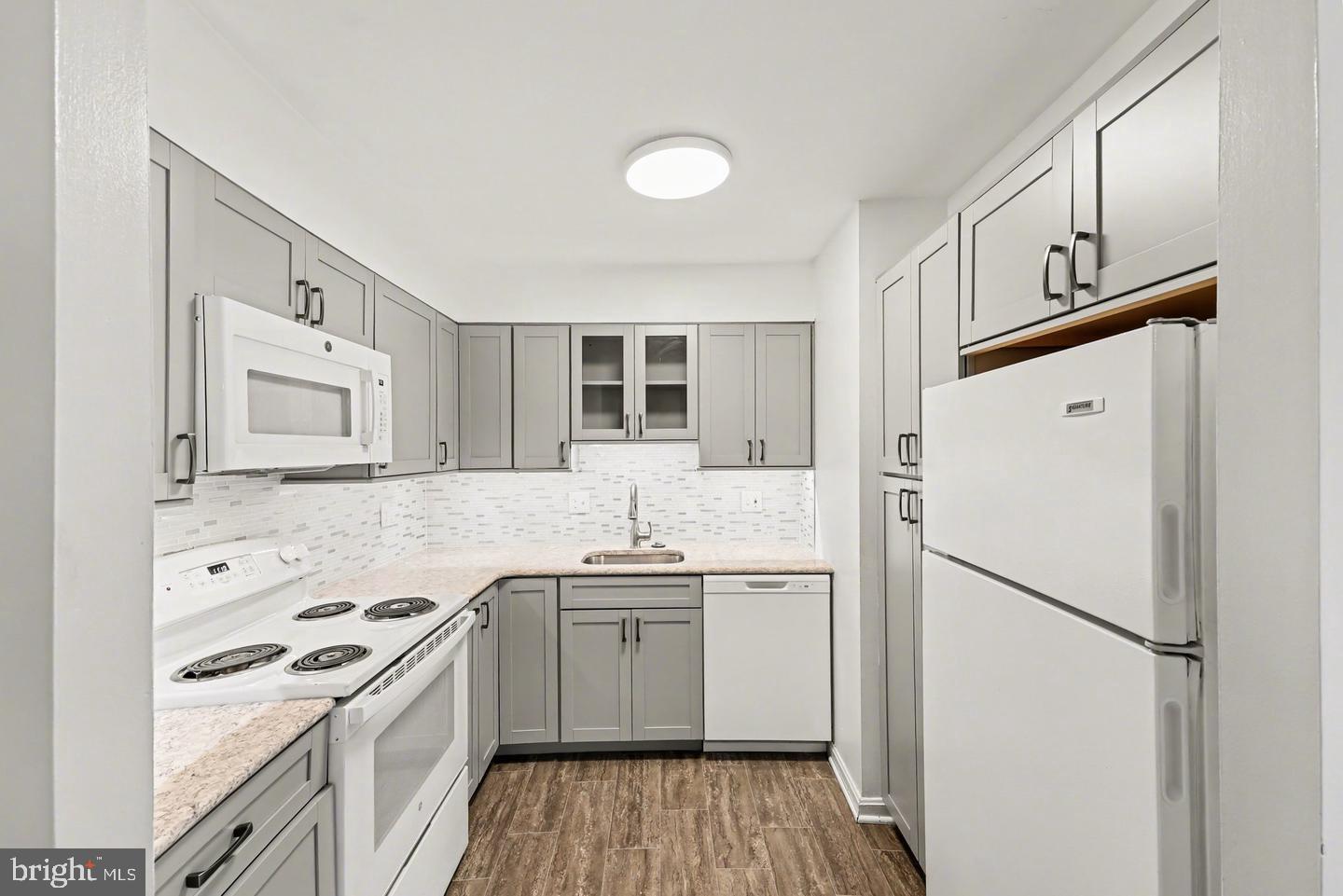 6141 Edsall Road, Unit L Alexandria, VA 22304 - Photo 3 of 18 Kitchen Renovated 2021