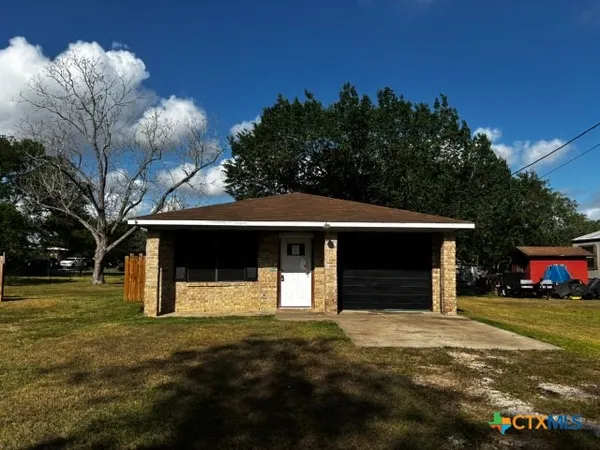 $94,900 | 122 Rosa Street, Edna, TX 77957