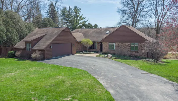 $350,000 | 1430 Sylvan Court, Freeport, IL 61032