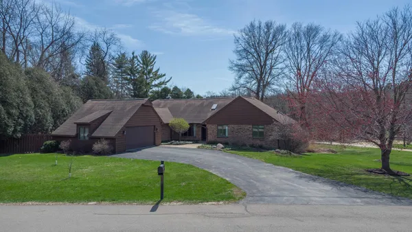 $350,000 | 1430 Sylvan Court, Freeport, IL 61032