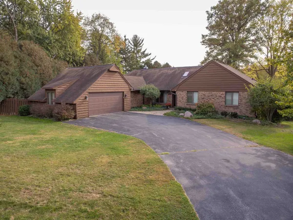 $350,000 | 1430 Sylvan Court, Freeport, IL 61032