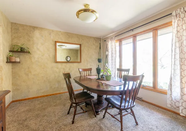 $350,000 | 1430 Sylvan Court, Freeport, IL 61032