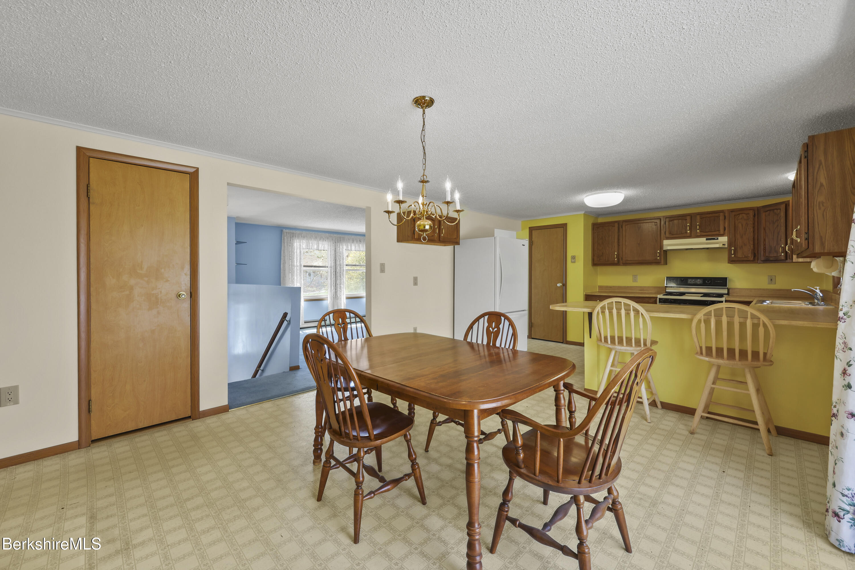 9 Donovan Street Pittsfield, MA 01201 - Photo 9 of 29 Dining Room
