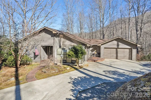 $675,495 | 831 Forest Run Road, Whittier, NC 28789