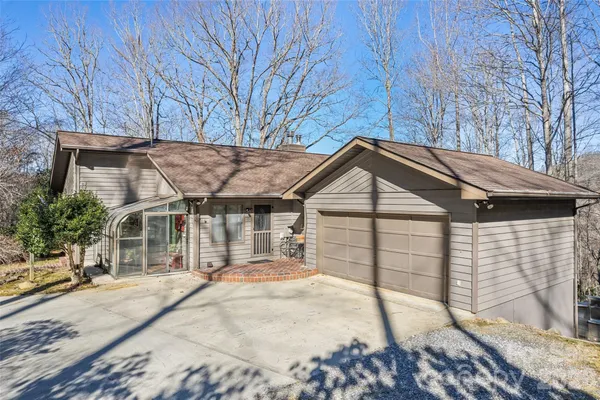 a view of a house with a backyard