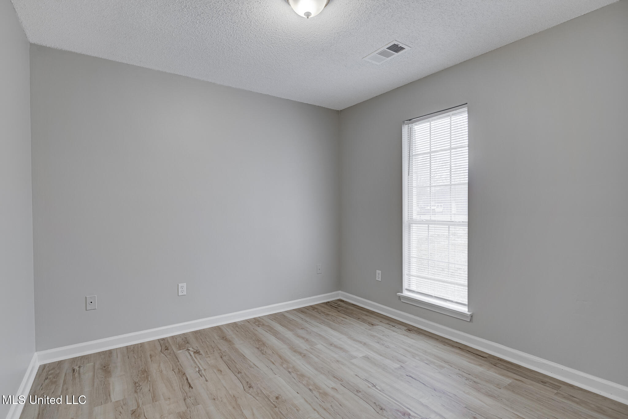 5750 Sparrow Run Olive Branch, MS 38654 - Photo 16 of 27 IMG_3775_6_7_8_9