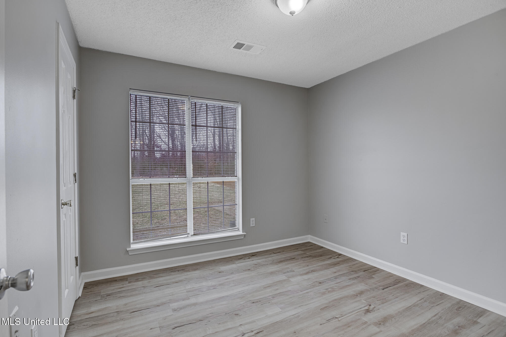 5750 Sparrow Run Olive Branch, MS 38654 - Photo 19 of 27 IMG_3785_6_7_8_9