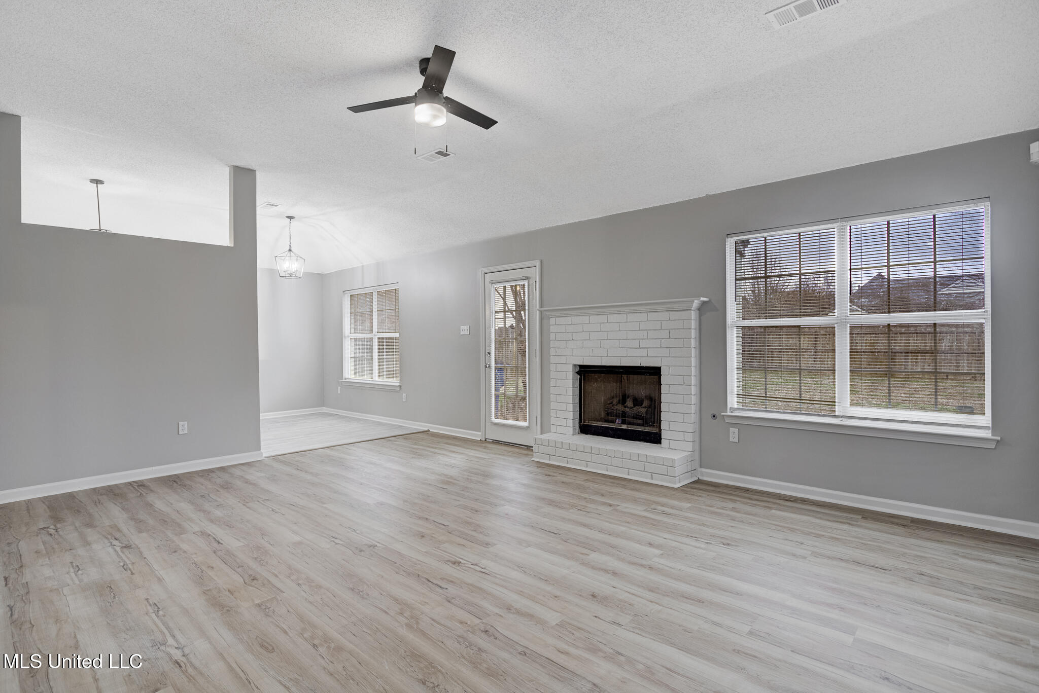 5750 Sparrow Run Olive Branch, MS 38654 - Photo 2 of 27 IMG_3730_1_2_3_4