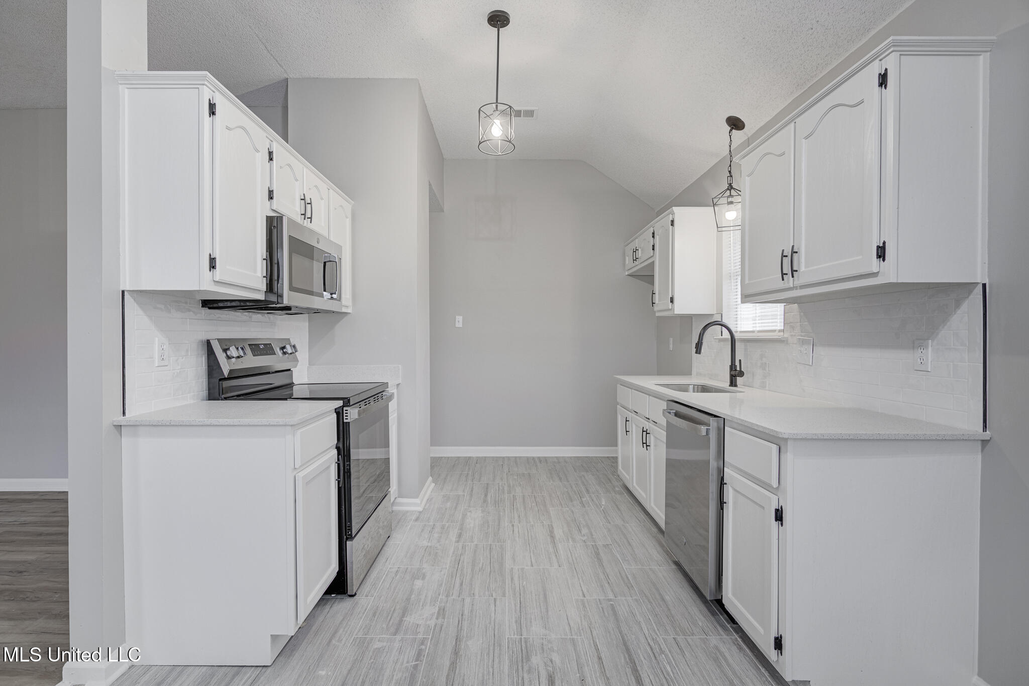 5750 Sparrow Run Olive Branch, MS 38654 - Photo 4 of 27 IMG_3740_1_2_3_4