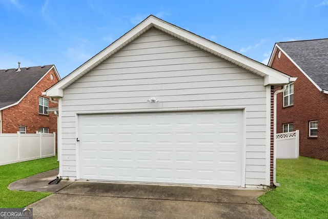 a view of a white house