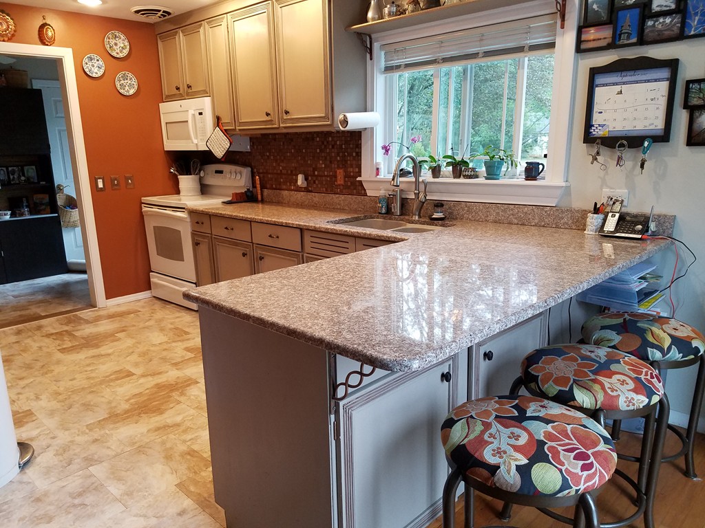 75 Sutton Road Webster, MA 01570 - Photo 4 of 12 Gallery Image 4