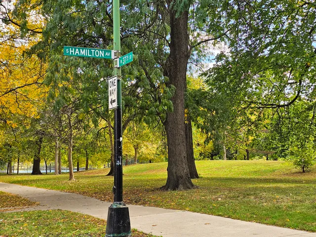 $1,800 | 3643 South Hamilton Avenue, Unit 2, Chicago, IL 60609