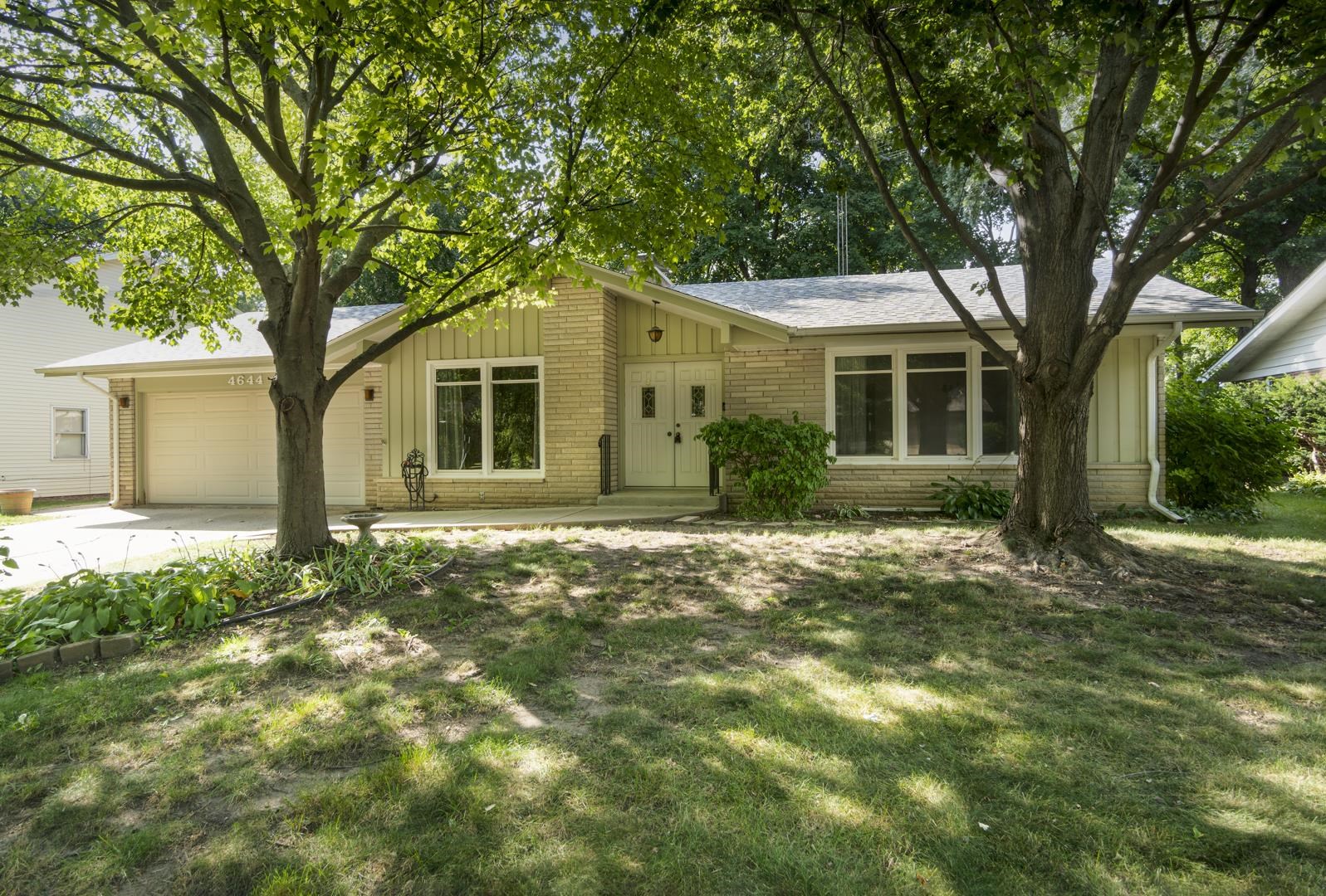 4644 Pepper Drive Rockford, IL 61114 - Photo 2 of 45 a front view of a house with a garden