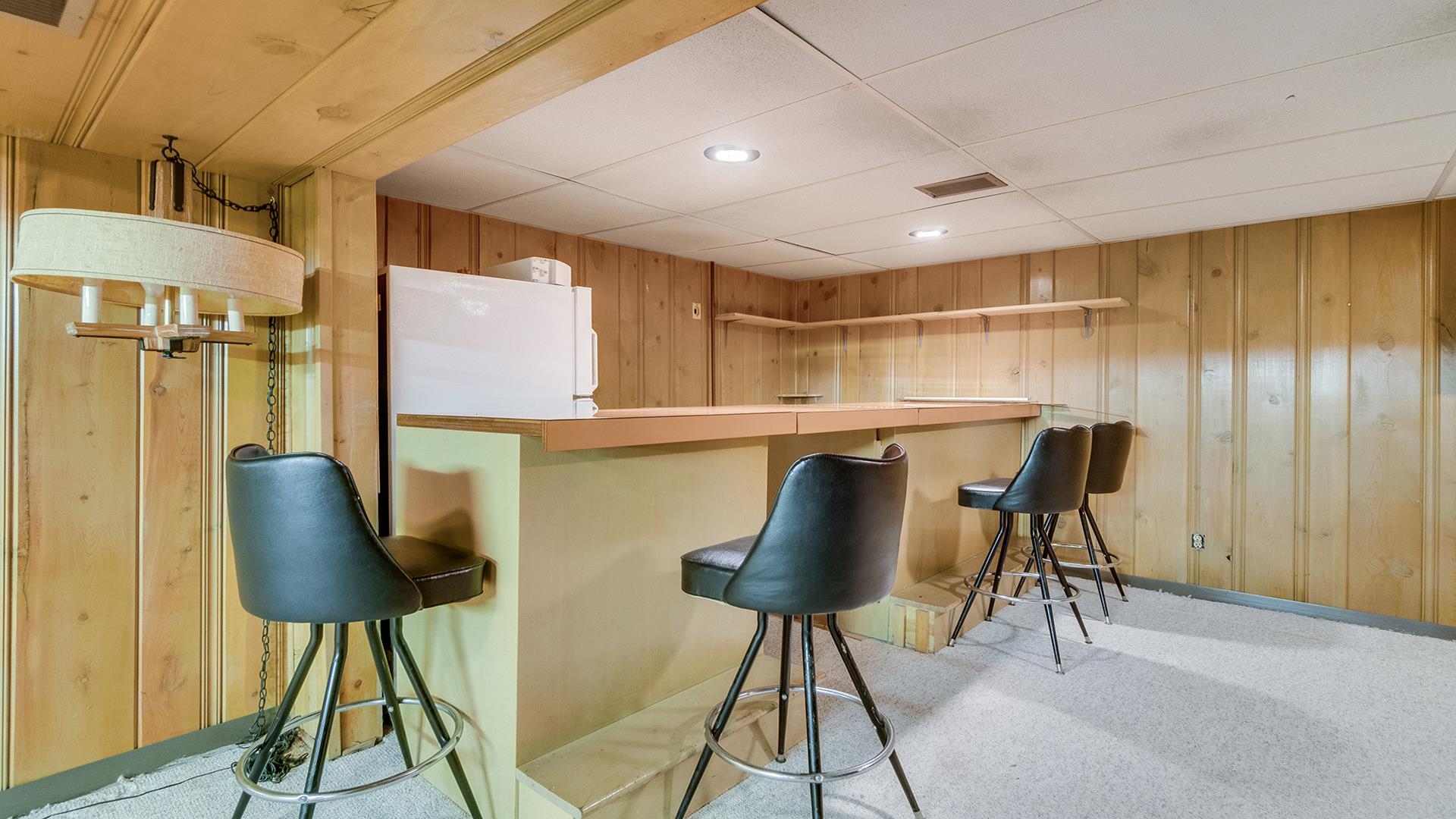 4644 Pepper Drive Rockford, IL 61114 - Photo 36 of 45 a room with furniture and a window