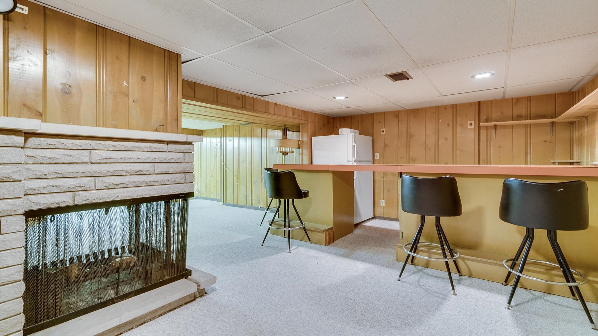 4644 Pepper Drive Rockford, IL 61114 - Photo 37 of 45 a view of a kitchen with a table and chairs