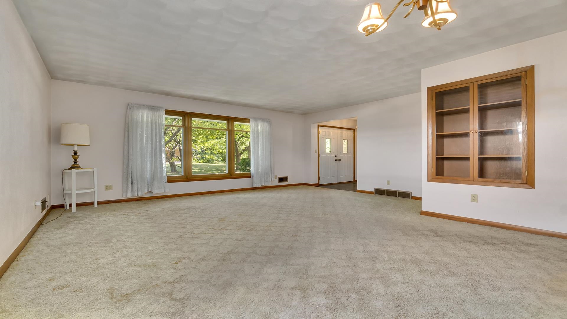 4644 Pepper Drive Rockford, IL 61114 - Photo 7 of 45 an empty room with windows