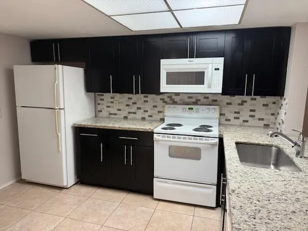 $2,200 | 104 Palm Beach Trace Drive, Unit 104, Royal Palm Beach, FL 33411