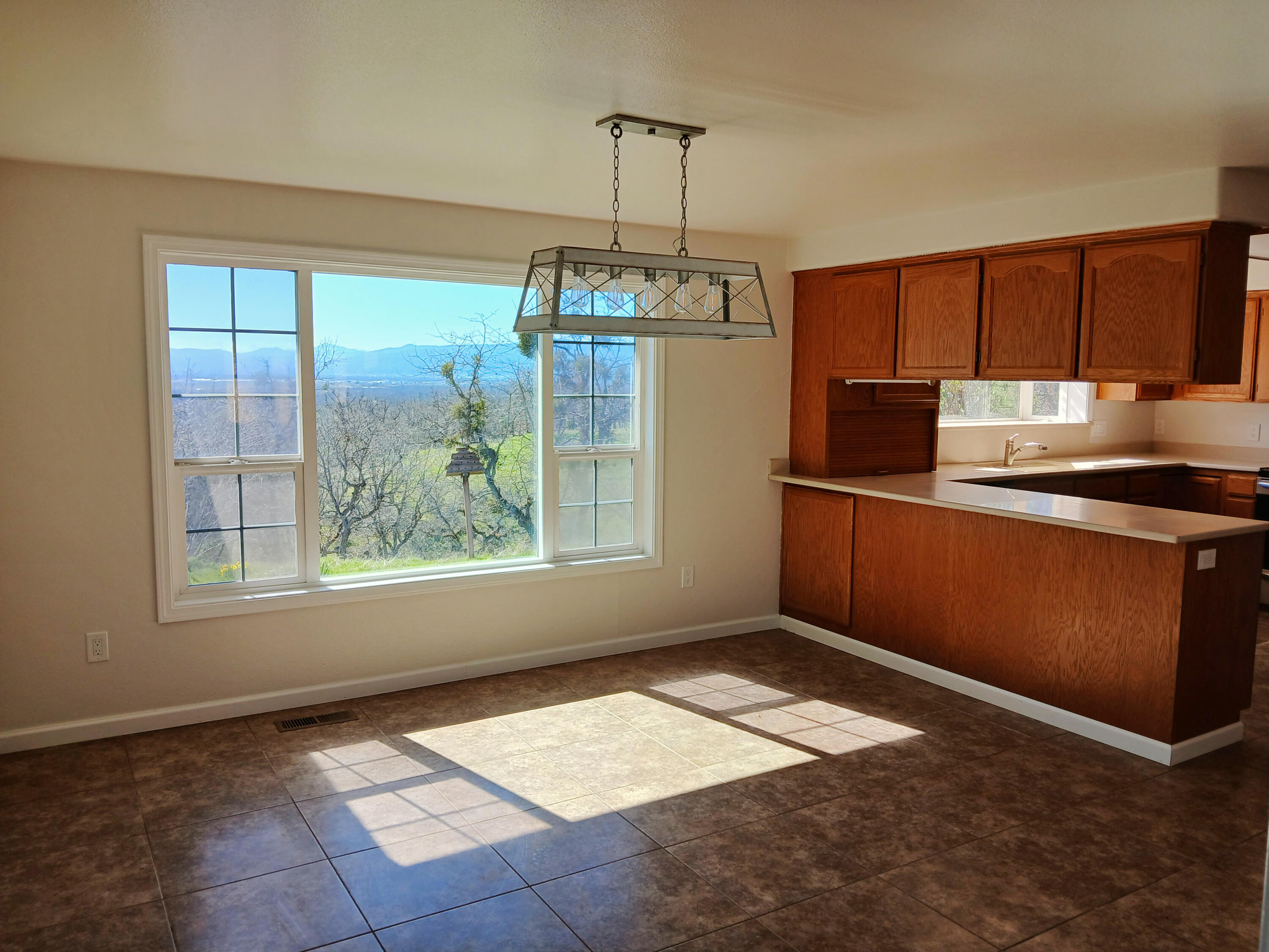 1360 West Linn Road Eagle Point, OR 97524 - Photo 12 of 42