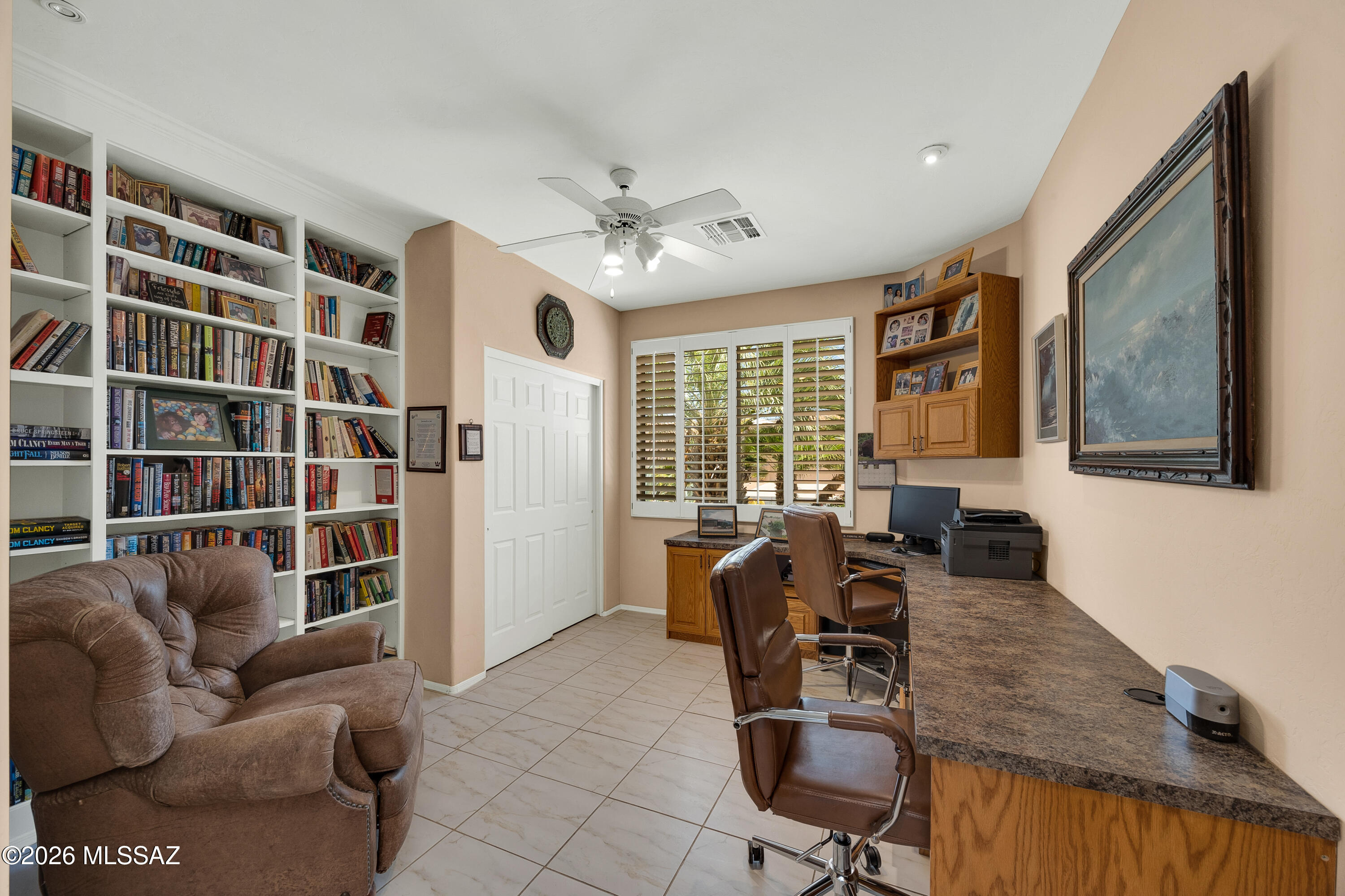 62441 East Northwood Road Tucson, AZ 85739 - Photo 17 of 37 Custom Built-in shelves/desk