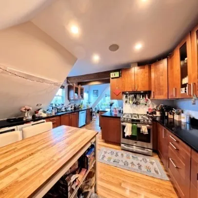 $5,500 | 185 Davis Avenue, Unit 8, Brookline, MA 02445