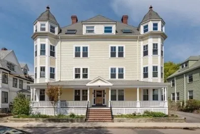 $5,500 | 185 Davis Avenue, Unit 8, Brookline, MA 02445