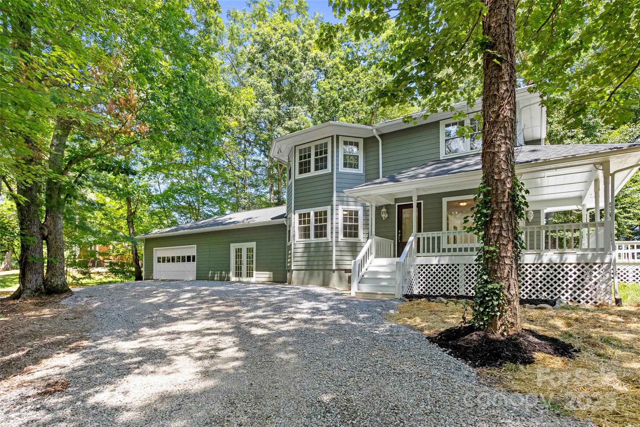 a view of a house with a backyard