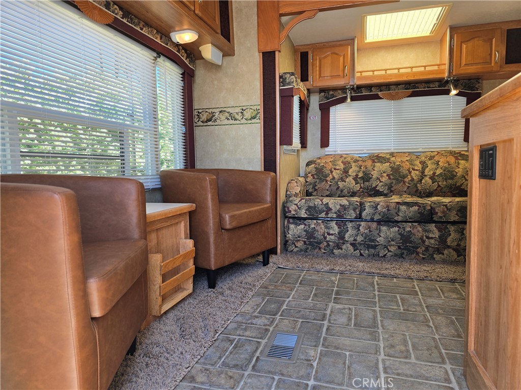 39815 Jeremiah Road Temecula, CA 92591 - Photo 6 of 29