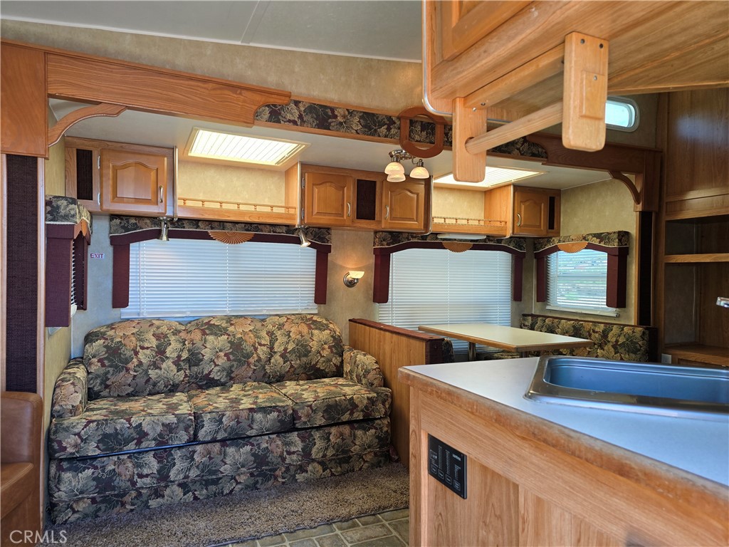 39815 Jeremiah Road Temecula, CA 92591 - Photo 7 of 29