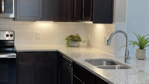 $1,625 | 328 Emma Drive, New Braunfels, TX 78130