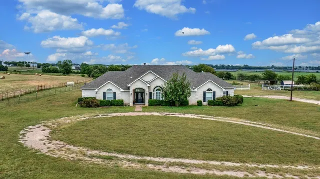 $775,000 | 265 Wade Road, Eddy, TX 76524