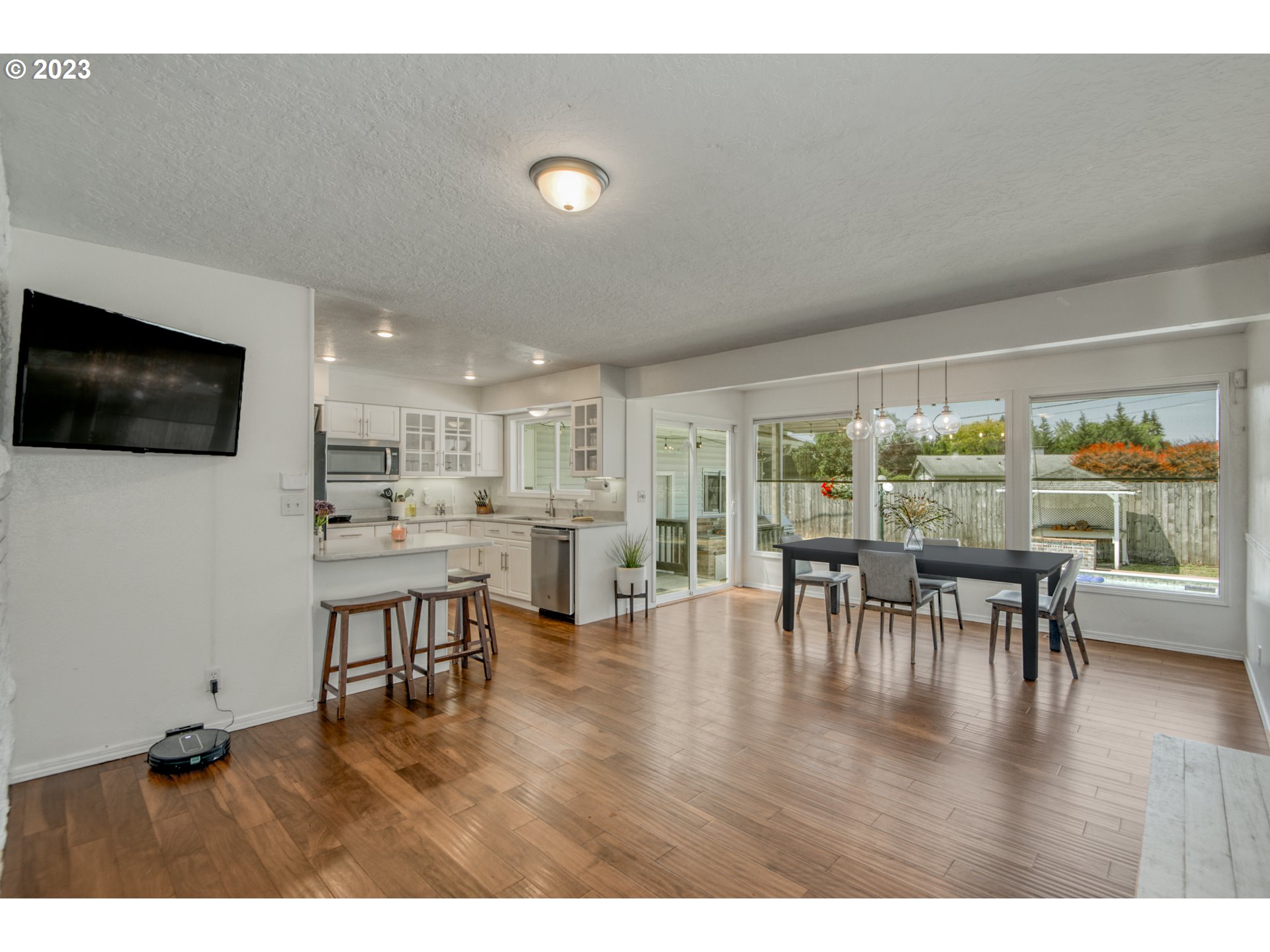 2425 Pacific Way Longview, WA 98632 - Photo 8 of 29 Gallery Image 8