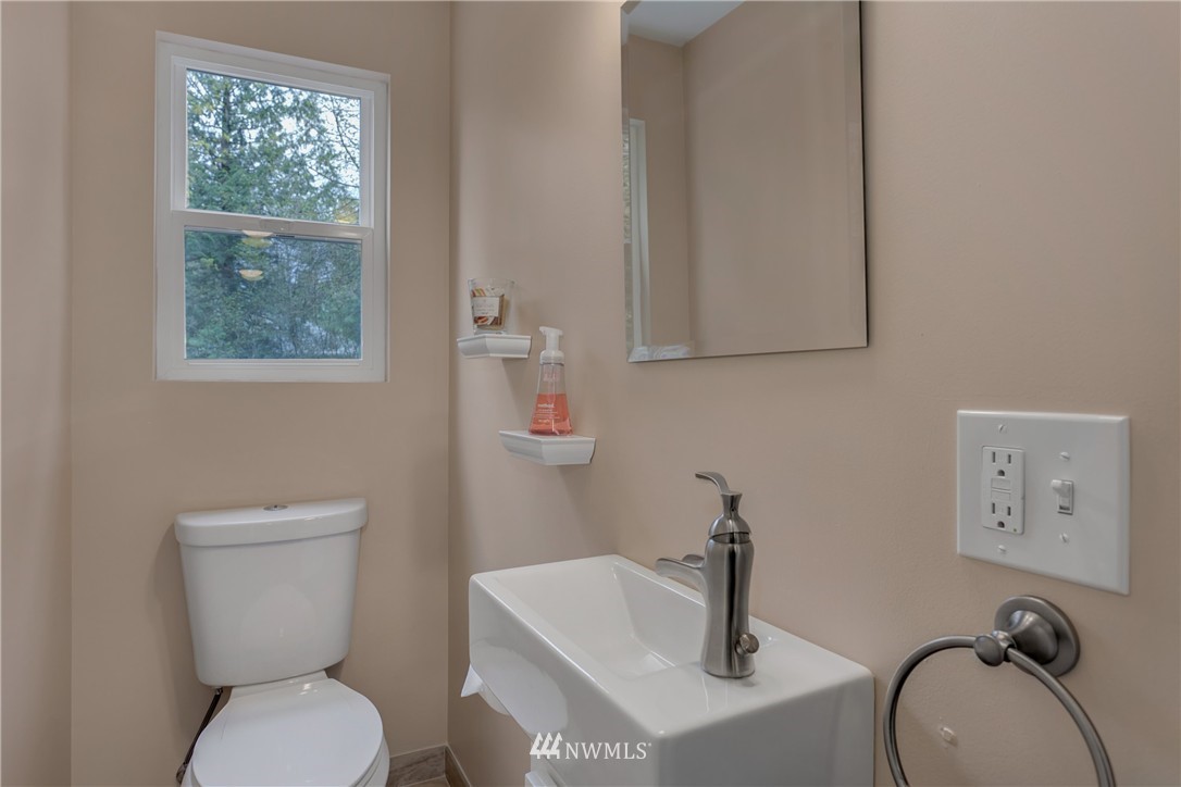 5309 Lake Alice Road Southeast Fall City, WA 98024 - Photo 16 of 25 Gallery Image 16
