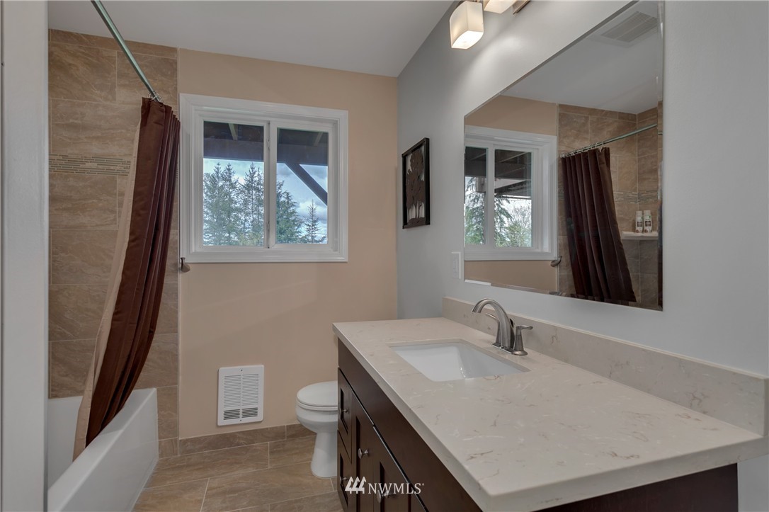 5309 Lake Alice Road Southeast Fall City, WA 98024 - Photo 3 of 25 Gallery Image 3