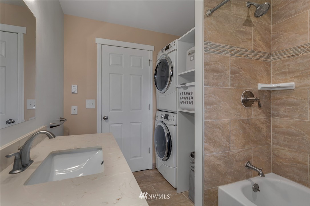 5309 Lake Alice Road Southeast Fall City, WA 98024 - Photo 4 of 25 Gallery Image 4