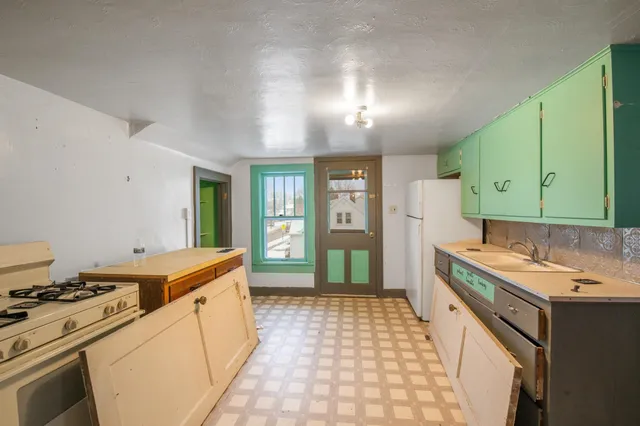 $200,000 | 202 Irene Street, Green Bay, WI 54302