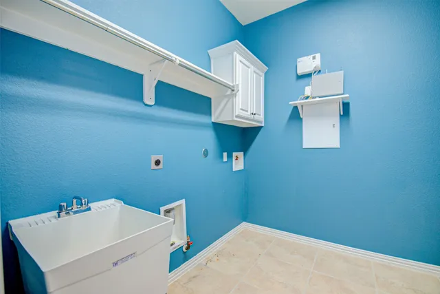 a view of a house with a backyard and a large tree