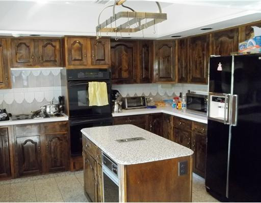 3000 Northeast 48th Street Lighthouse Point, FL 33064 - Photo 3 of 19 Kitchen
