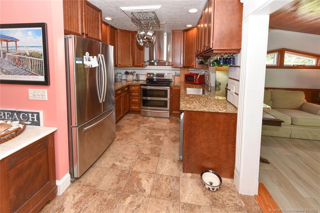 446 Cardinal Trail Stuart, FL 34997 - Photo 13 of 40